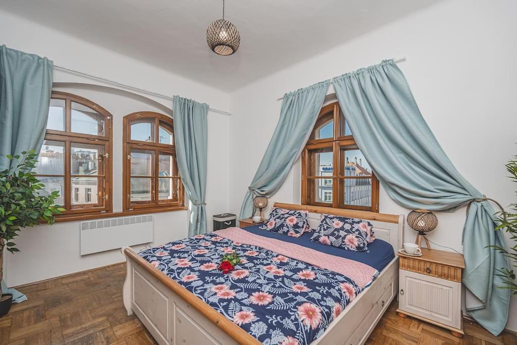 Carolina'S Romantic Apartment Hradec Králové Kültér fotó